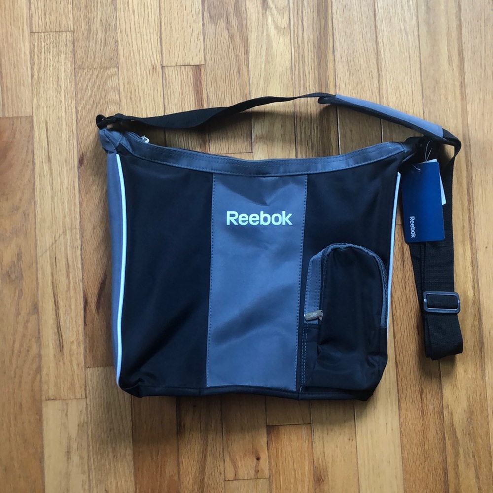 ⛱️3/$10 Summer Sale!⛱️ Reebok Athletic Gym Bag w Extra Pocket